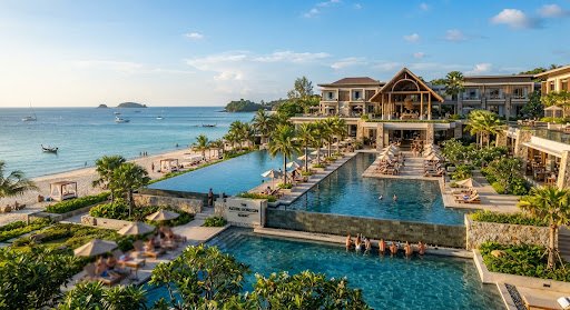 Hotels & Resorts